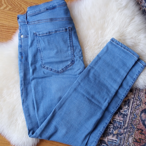 Banana Republic Devon Jeans - Picture 2 of 4